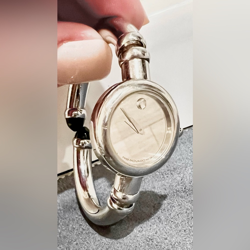 Movado Bareleto Ladies Watch. Silver. Mirror face. Needs new battery. - Picture 7 of 16